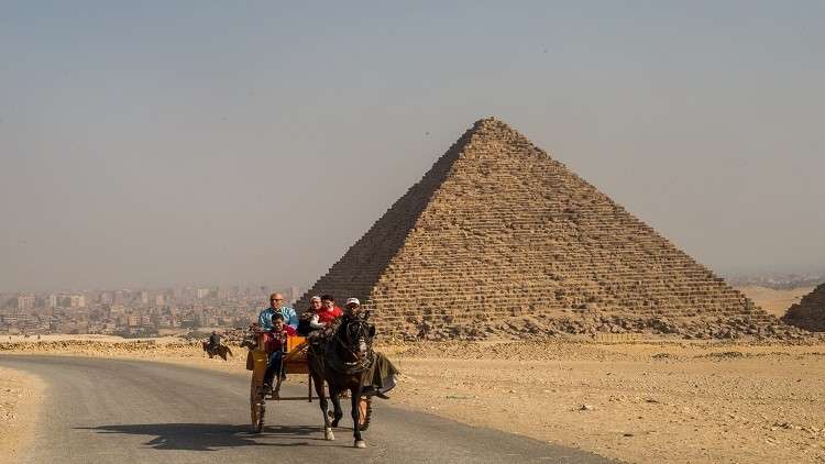أنباء عن توقيف 17 روسيا في القاهرة