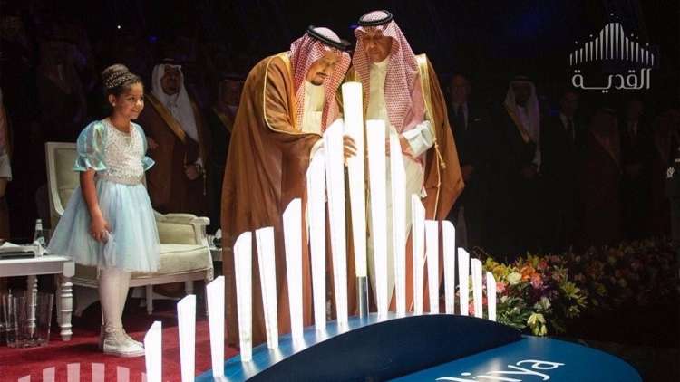 شاهد الملك السعودي يضع حجر الأساس لمشروع "القدية"