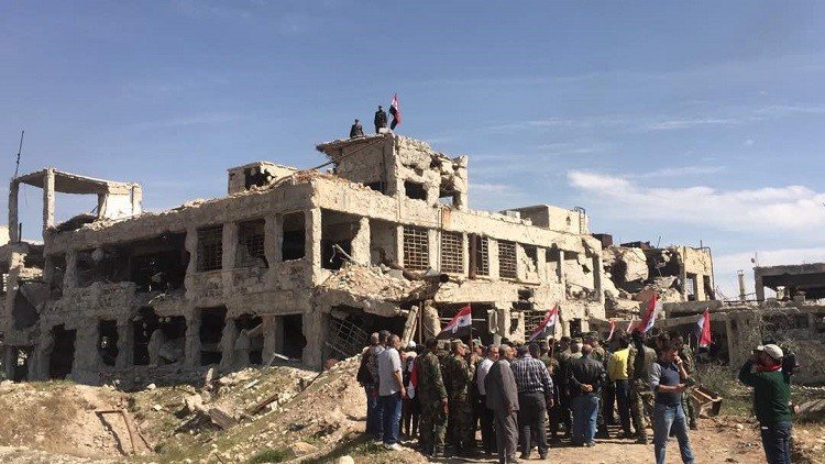  الجيش السوري يؤدي تحية العلم وسط جوبر لأول مرة