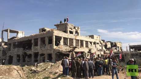  الجيش السوري يؤدي تحية العلم وسط جوبر لأول مرة