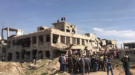  الجيش السوري يؤدي تحية العلم وسط جوبر لأول مرة