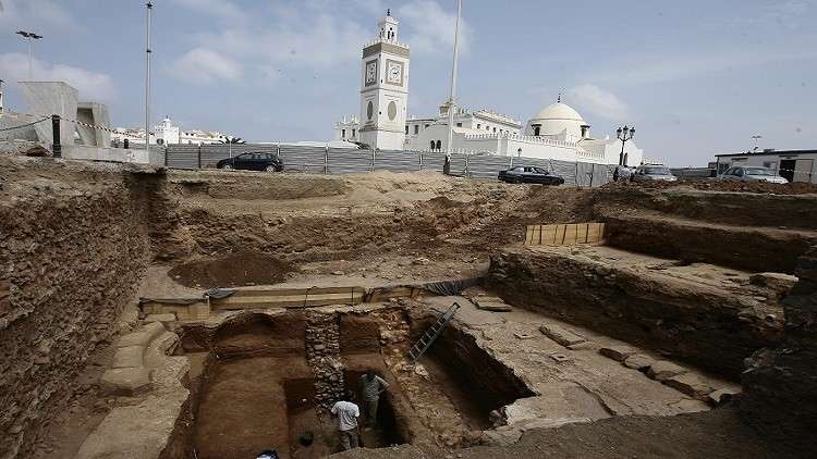 تفكيك شبكة تتاجر بالمخطوطات التاريخية في الجزائر