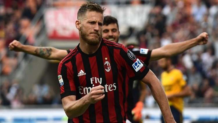 هيلاس فيرونا يهبط إلى دوري المظاليم على يد ميلان