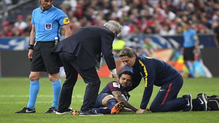 داني ألفيس مهدد بالغياب عن مونديال روسيا