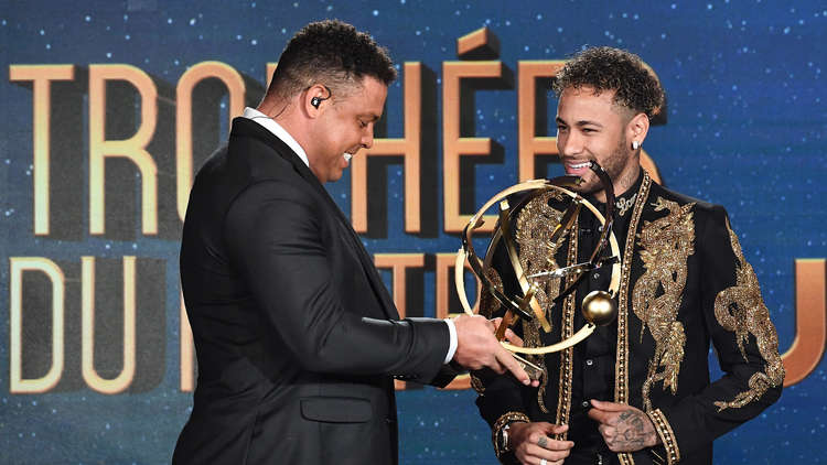نيمار يحرز جائزة أفضل لاعب في الدوري الفرنسي 