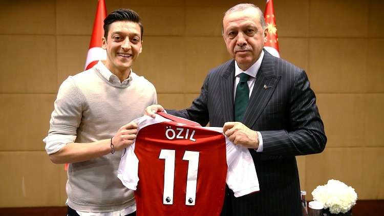 صورة أردوغان مع نجمي منتخب "المانشافت" تثير جدلا في ألمانيا