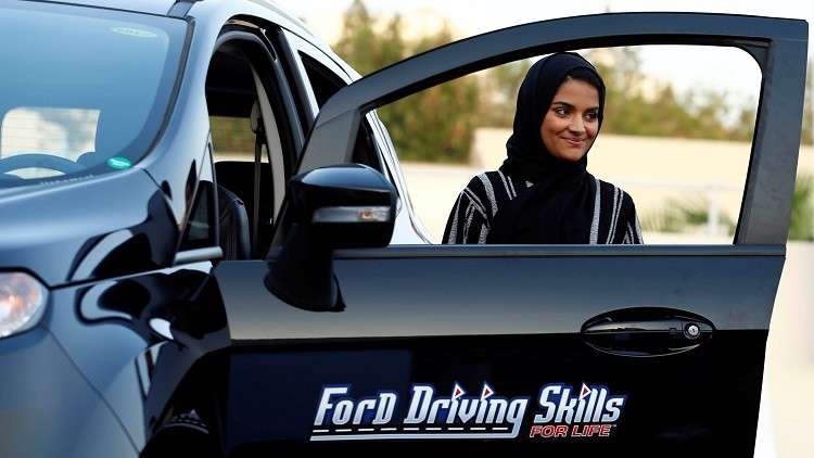السعودية تطلب من السعوديات والمواطنات استبدال رخص القيادة