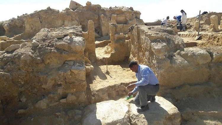 مصر.. العثور على نقوش قديمة بالقرب من معبد الآلهة حتحور