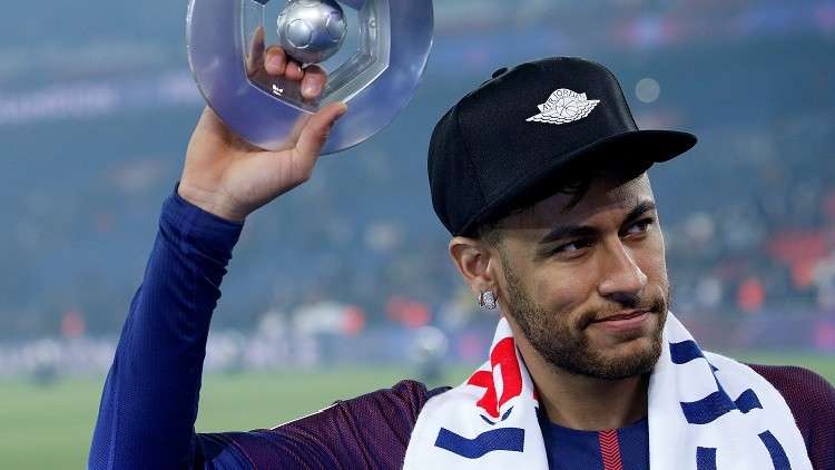 نيمار يغادر باريس مبكرا