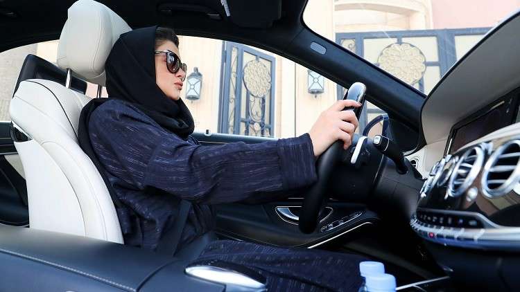 رويترز: السعودية تعتقل عدة ناشطات قبيل رفع الحظر عن قيادة النساء للسيارات