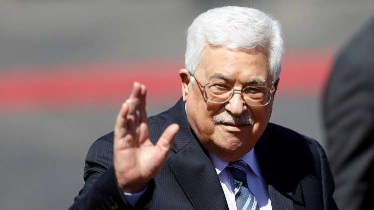 عريقات: الرئيس الفلسطيني يتابع عمله من المستشفى