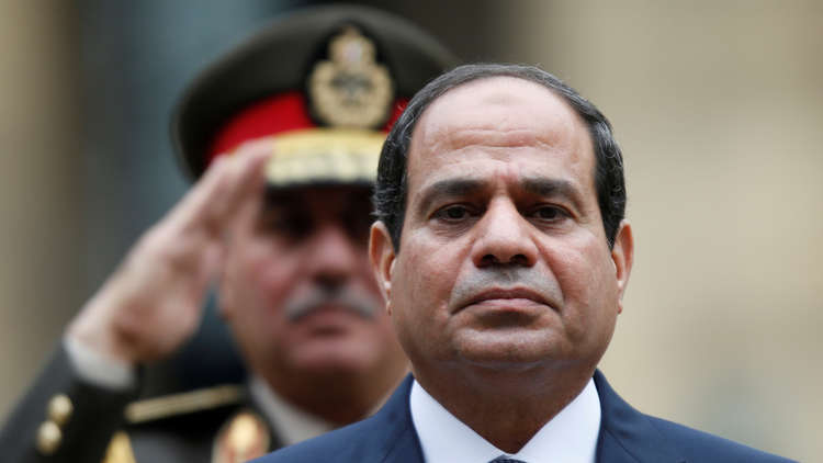 السيسي وقادة الجيش المصري في صلاة العاشر من رمضان