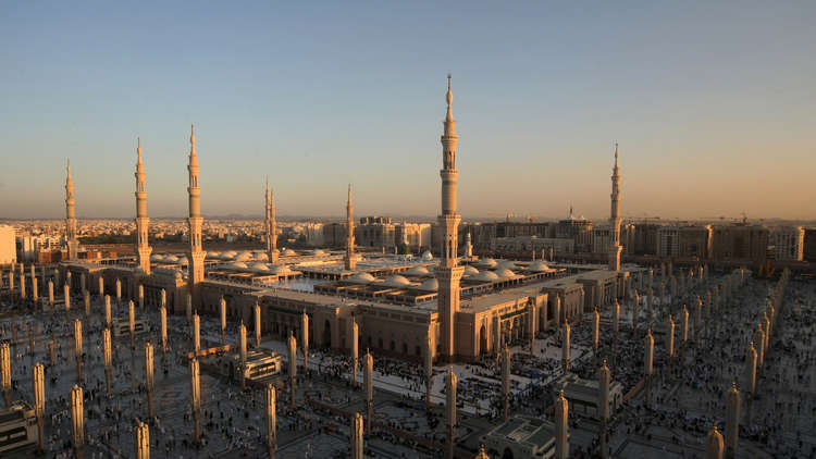 سحب نحو 400 مصحف من المسجد النبوي