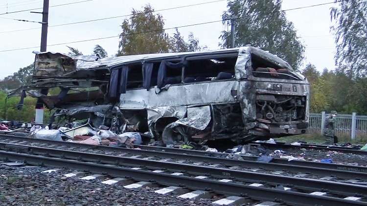 قتلى وجرحى بتصادم قطار مع حافلة في روسيا 