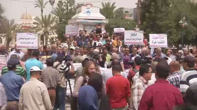 احتجاجات ضد إجراءات السلطة على القطاع  
