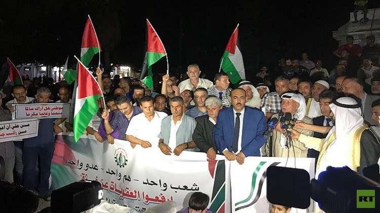 مسيرة في رام الله تطالب عباس برفع الحصار عن غزة