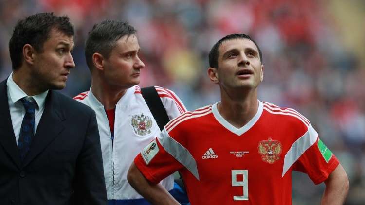 منتخب روسيا يتلقى ضربة موجعة في مباراته ضد السعودية
