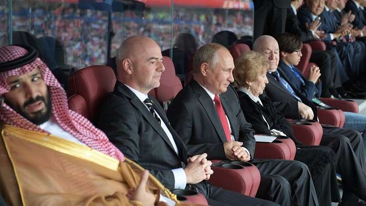 شاهد.. ردة فعل بوتين والأمير ابن سلمان بعد هدف روسيا