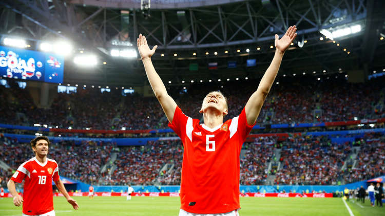 روسيا أول فريق يتأهل للدور الثاني 