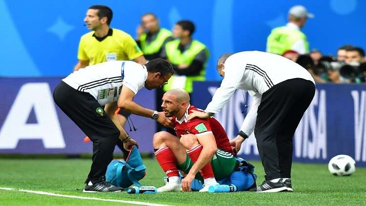 طبيب المغرب يدافع عن "صفعه" لأحد اللاعبين