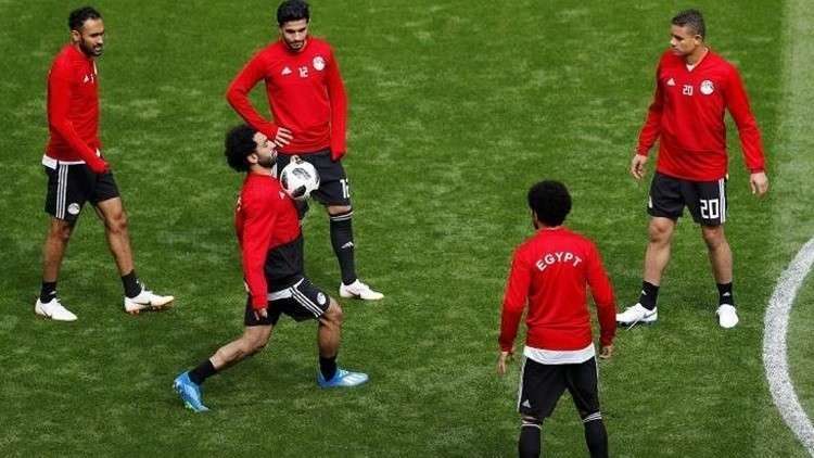 ممثل سعودي مشهور يعلق ساخرا على هزيمتي مصر وبلاده أمام روسيا