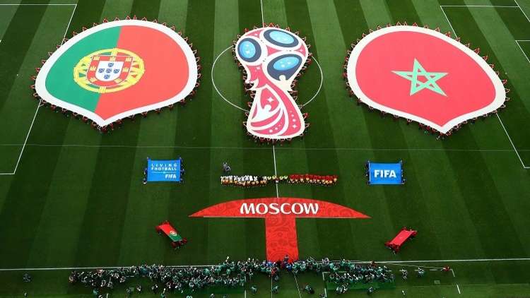 جماهير المغرب تحاول خطف علم إسرائيل وتمزيقه في مدرجات الملعب (صور)