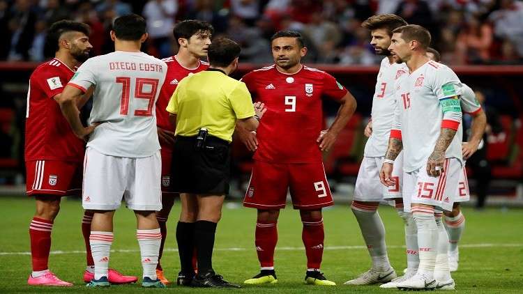 خامنئي يثني على أداء المنتخب الإيراني رغم الخسارة أمام إسبانيا