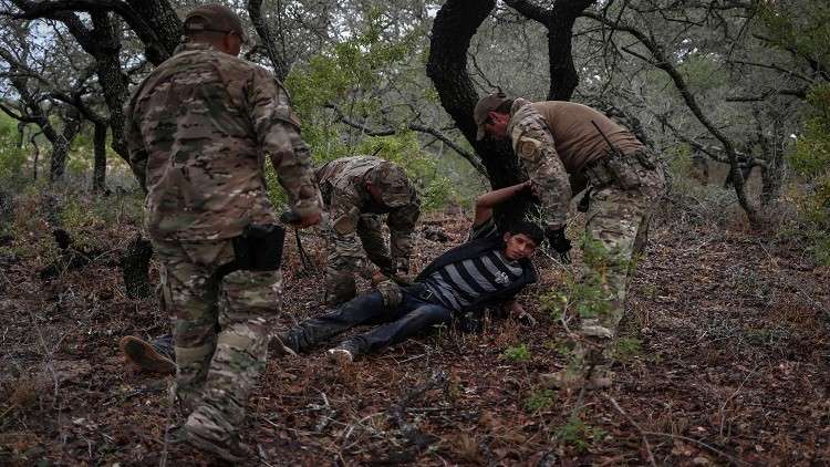 واشنطن بصدد ترحيل المهاجرين إلى قواعدها المهجورة في الجزر 