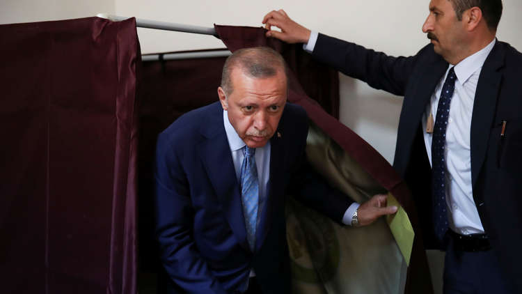 أردوغان ينتظر وخصمه الأبرز يبتسم!