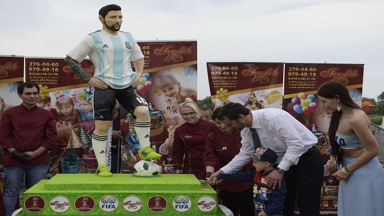 احتفال خاص لميسي بعيد ميلاده الـ31 في روسيا