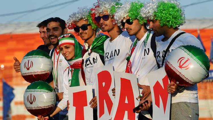 مشجعو منتخبي روسيا وإيران يجرون مباراة ودية في مدينة سارانسك