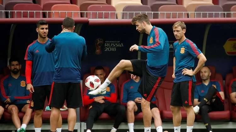بيكيه قد يغيب عن مواجهة إسبانيا وروسيا