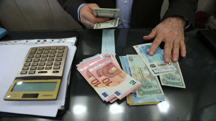 نواب يدعون روحاني إلى نشر كل المعلومات الخاصة بالعملة وسعر الصرف