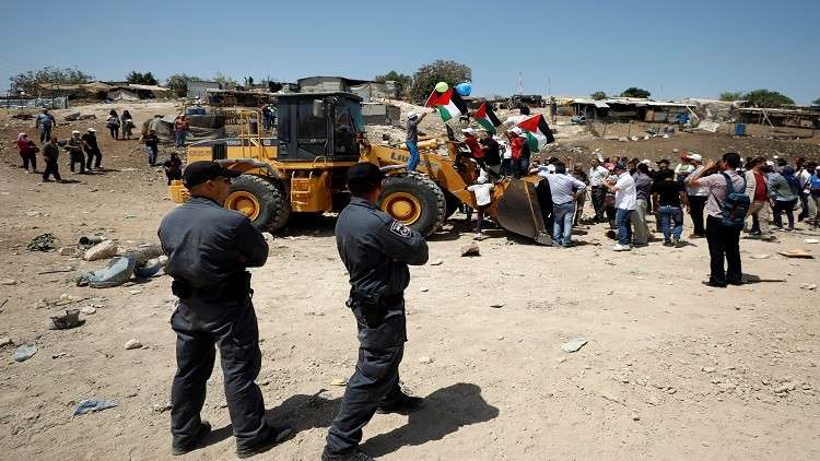 دبلوماسيون أوروبيون يتضامنون مع قرية الخان الأحمر الفلسطينية