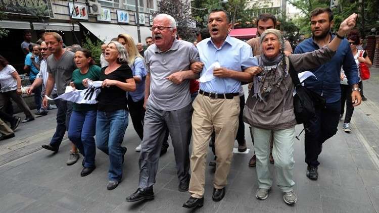 فصل أكثر من 18 ألف موظف تركي بمرسوم واحد