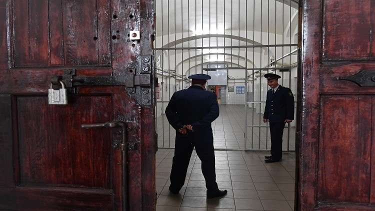  بطريقة هوليودية.. فرّ من السجن للقاء حبيبته ثم عاد 