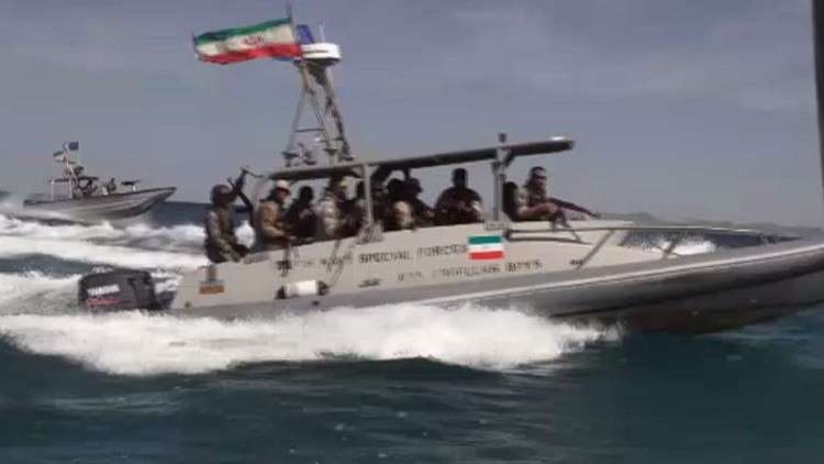 طهران تلوح مجددا بإغلاق مضيق هرمز