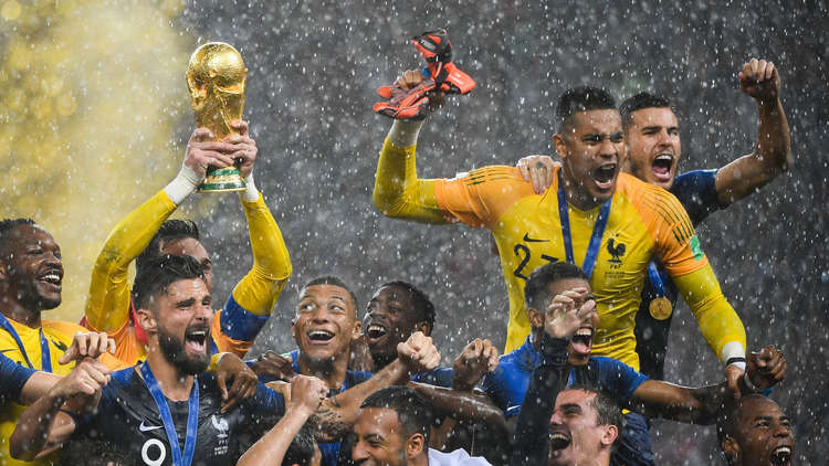 بطل فرنسي من مونديال روسيا بلا رصيد