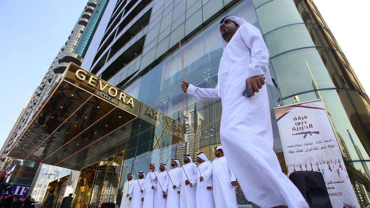 الإمارات تطلق تسهيلات جديدة للسياح الأجانب 