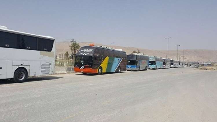 مراسلتنا: بدء إخراج الدفعة الثانية من حافلات المسلحين وعائلاتهم من قرية أم باطنة بريف القنيطرة