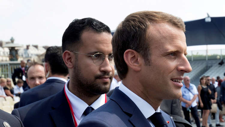 النيابة الفرنسية توجه تهما لمساعد ماكرون