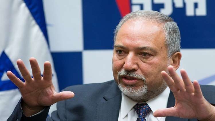 ليبرمان على أحر من الجمر بانتظار حكم لإعدام الفلسطينيين!