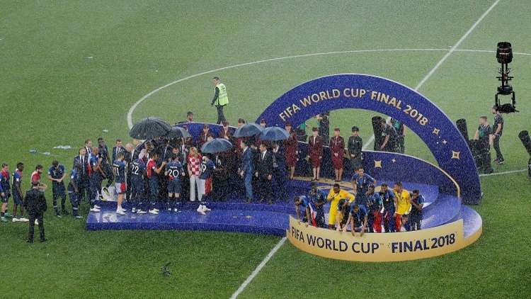 بطل مونديال "روسيا 2018" يفضل قضاء عطلته في مكة المكرمة (فيديو)