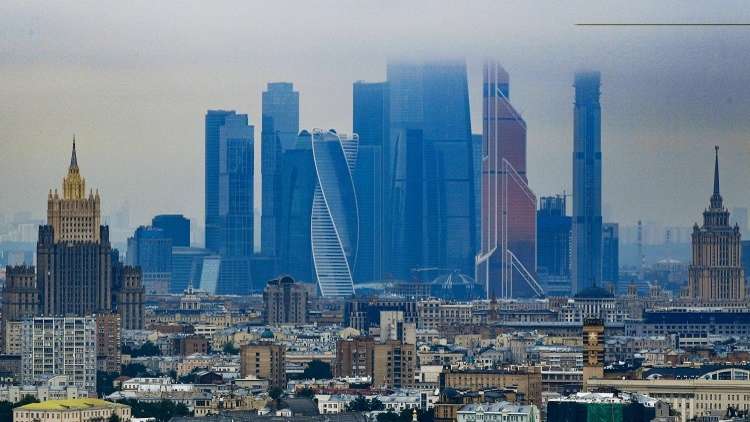 سقوط رجل من ناطحة سحاب بموسكو 