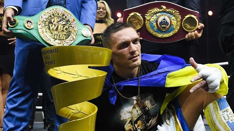 بطل العالم في الملاكمة يرفض وسام "بطل أوكرانيا" 