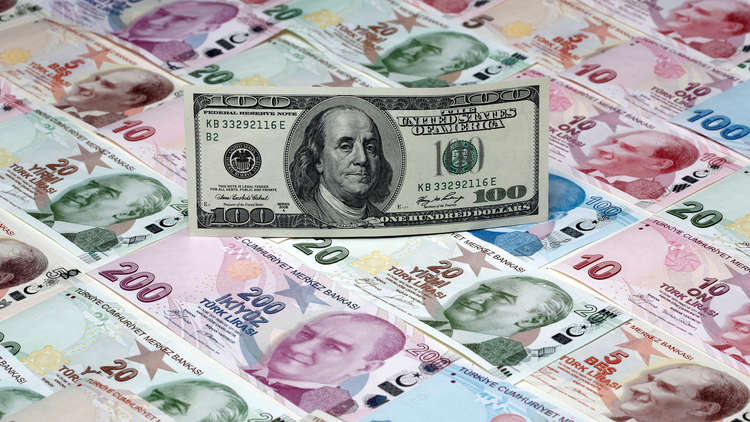 انهيار الليرة التركية لمستوى قياسي جديد وأنقرة تعد بإجراءات تريح الأسواق المالية صباح الاثنين