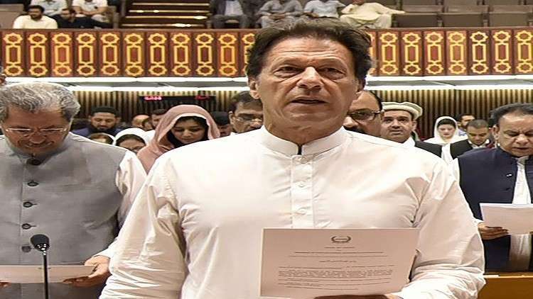 عمران خان يؤدي اليمين رئيسا لحكومة باكستان