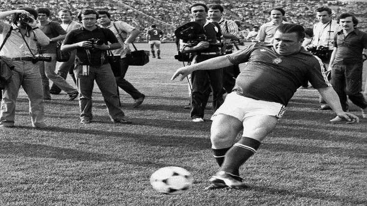 لماذا لم نعد نرى هذه الكرة المرقطة في الملاعب؟!