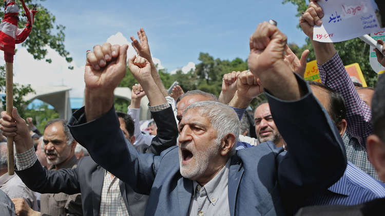 إيران.. شعار "الموت للنظام" يلوح في الأفق! 