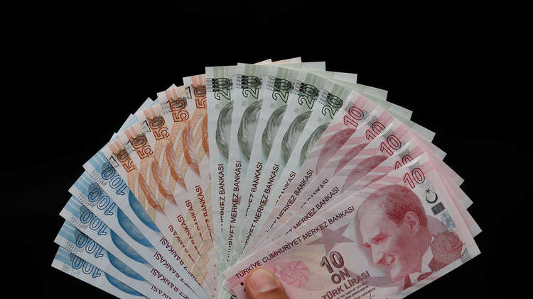 الليرة التركية تستقر بعد اتهامات واشنطن لأنقرة